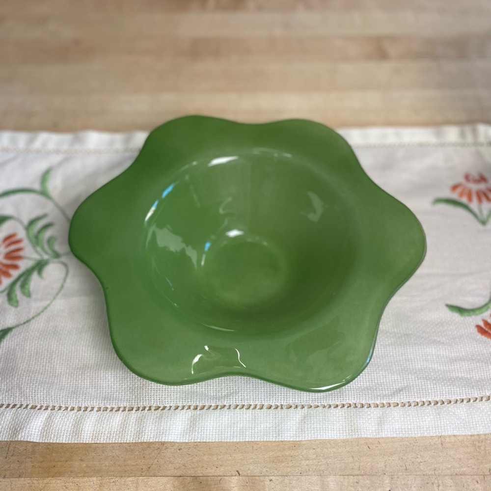 Annie Glass Green Flower Bowl Signed 1997 Handblown 9” x 2-1/4” Excellent Cond.